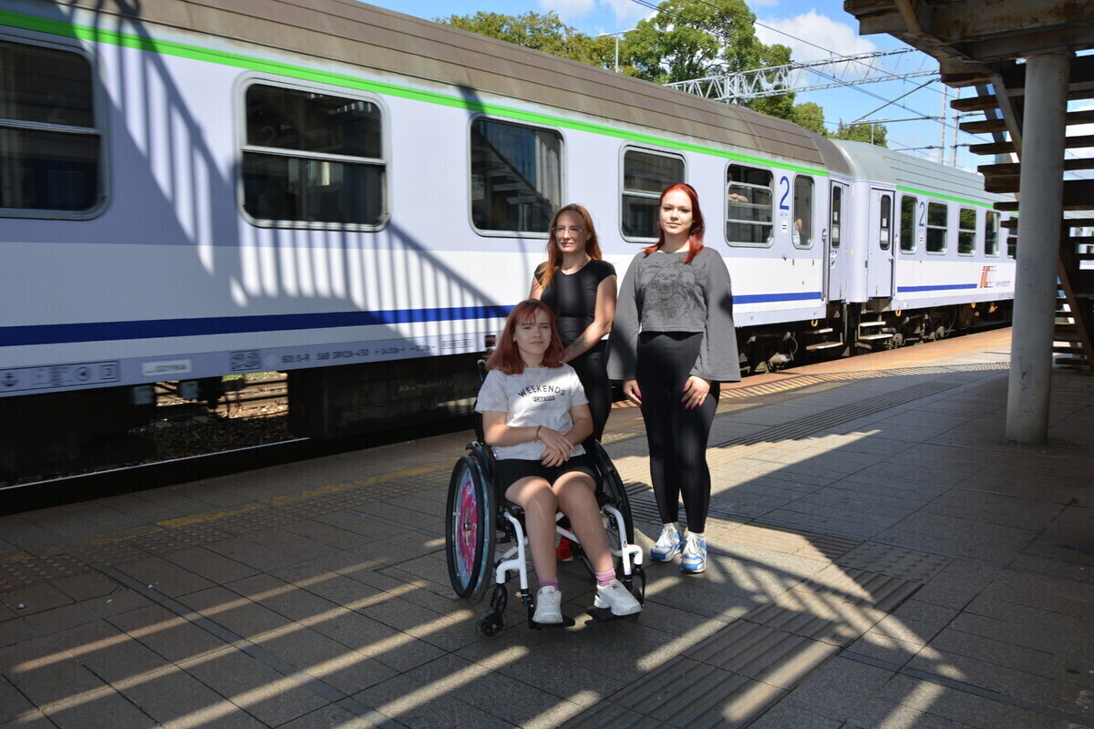 Dworzec PKP w Piotrkowie z barierami dla niepełnosprawnych