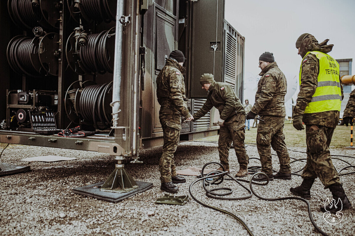 Żołnierze WOT pomagają energetykom