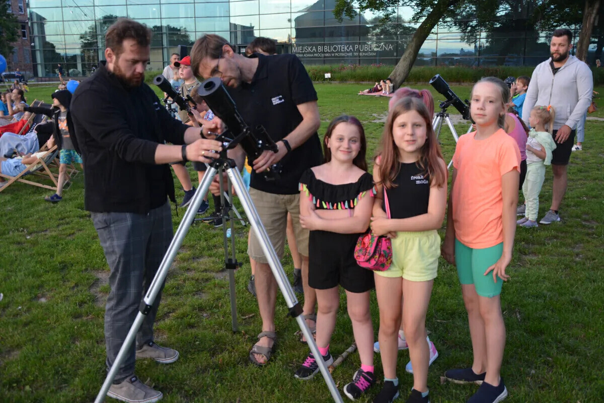 Noc Perseidów Kosmiczne warsztaty i inne weekendowe propozycje piotrkowskiej Mediateki