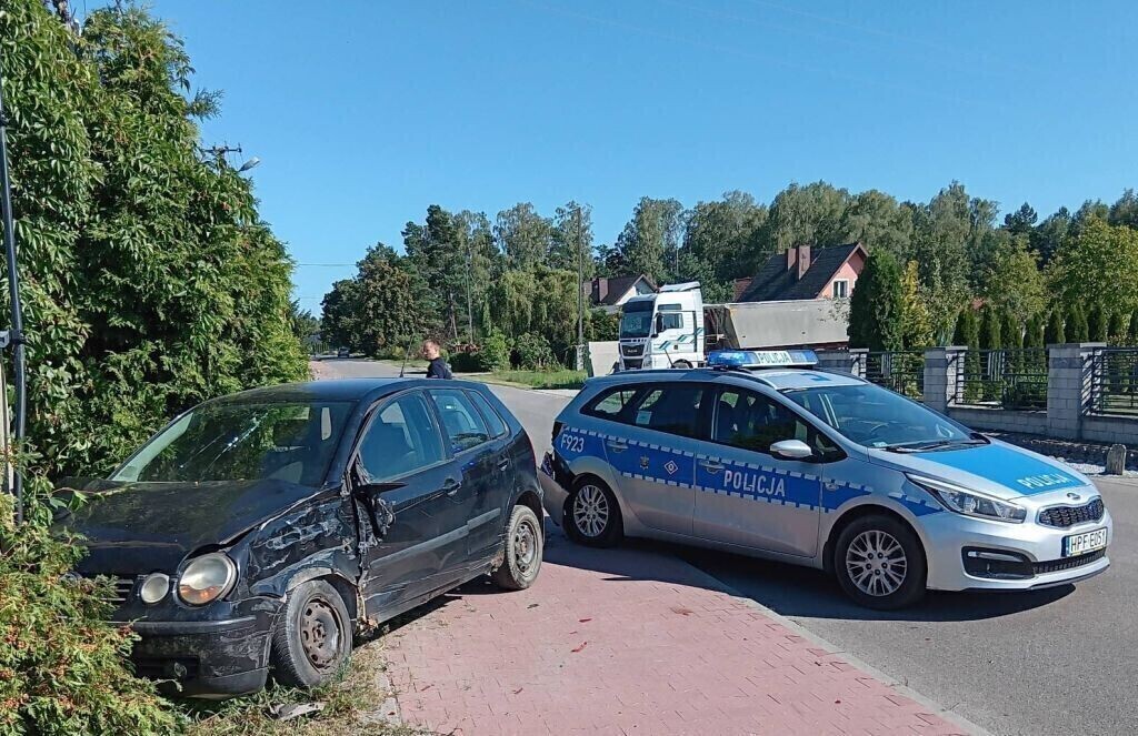 Uciekał przed policją a potem zderzył się z radiowozem. Był pijany