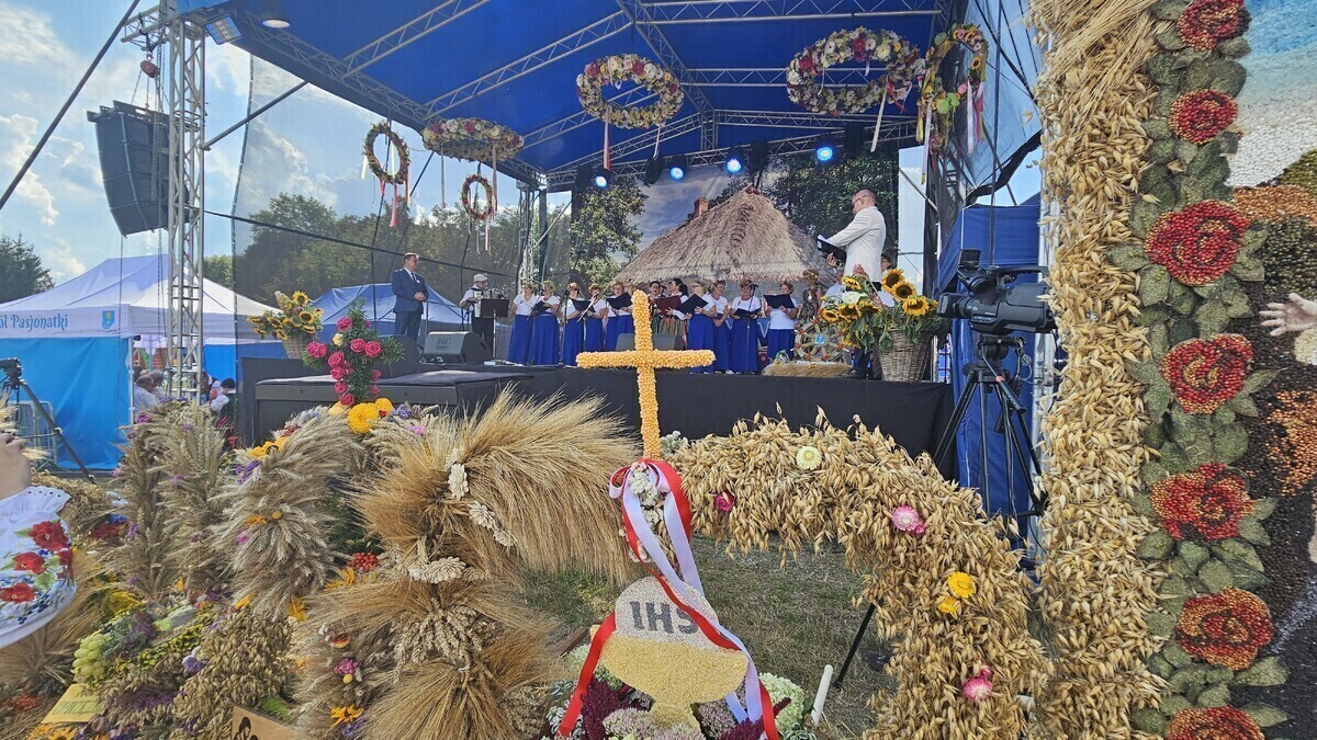 Sierp tatowy wybrał Mąkolice. Dożynki gminne Woli Krzysztoporskiej