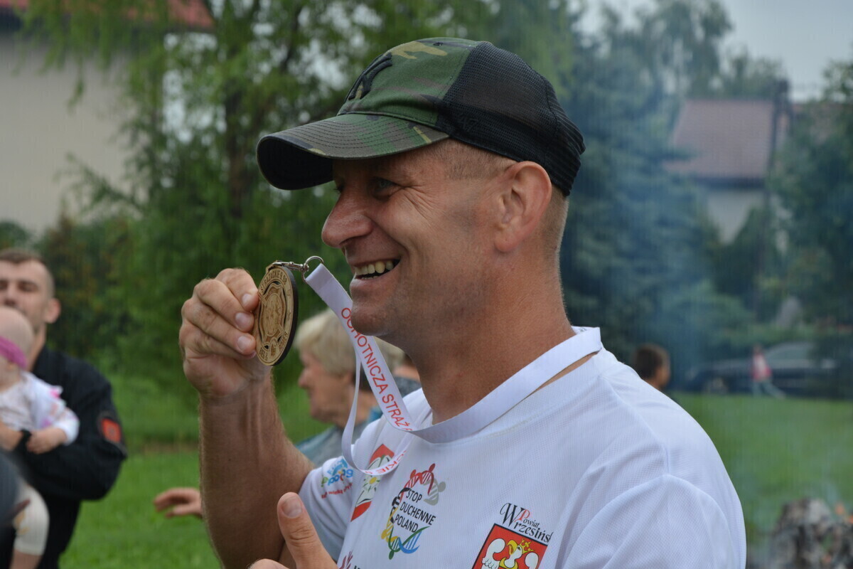 Biegnie przez Polskę by ratować syna. Dotarł do powiatu piotrkowskiego