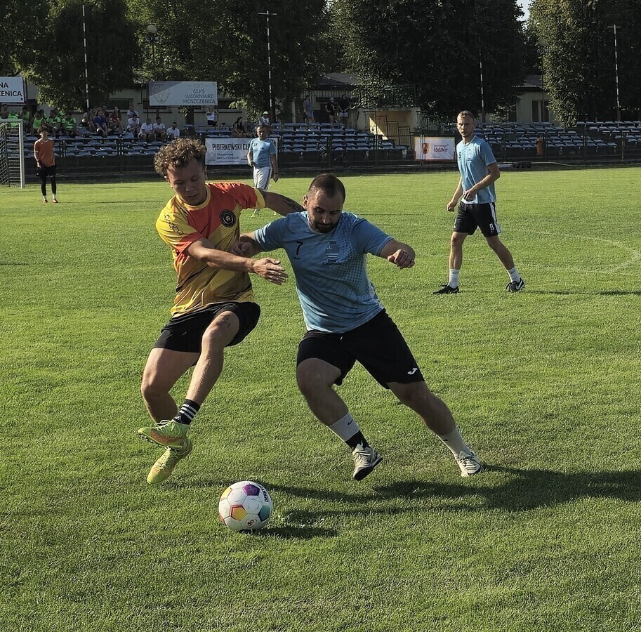 160 piłkarzy amatorów rywalizowało w Moszczenicy