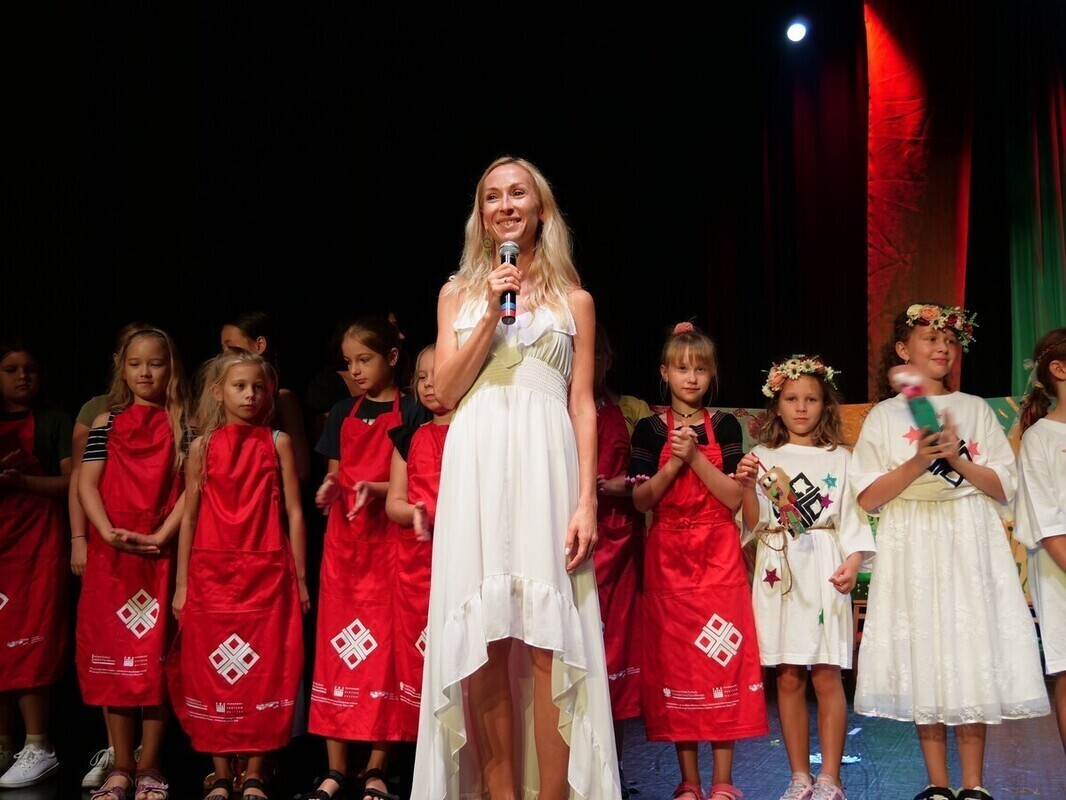 Sztuka wokół Ziemi - młodzi artyści oczarowali Radomsko wielkim finałem