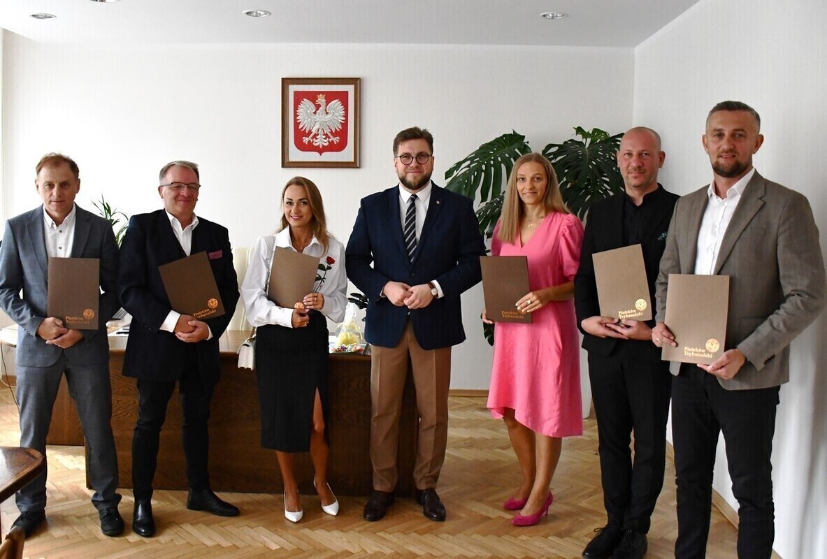 Nowi dyrektorzy szkół w Piotrkowie odebrali powierzenia