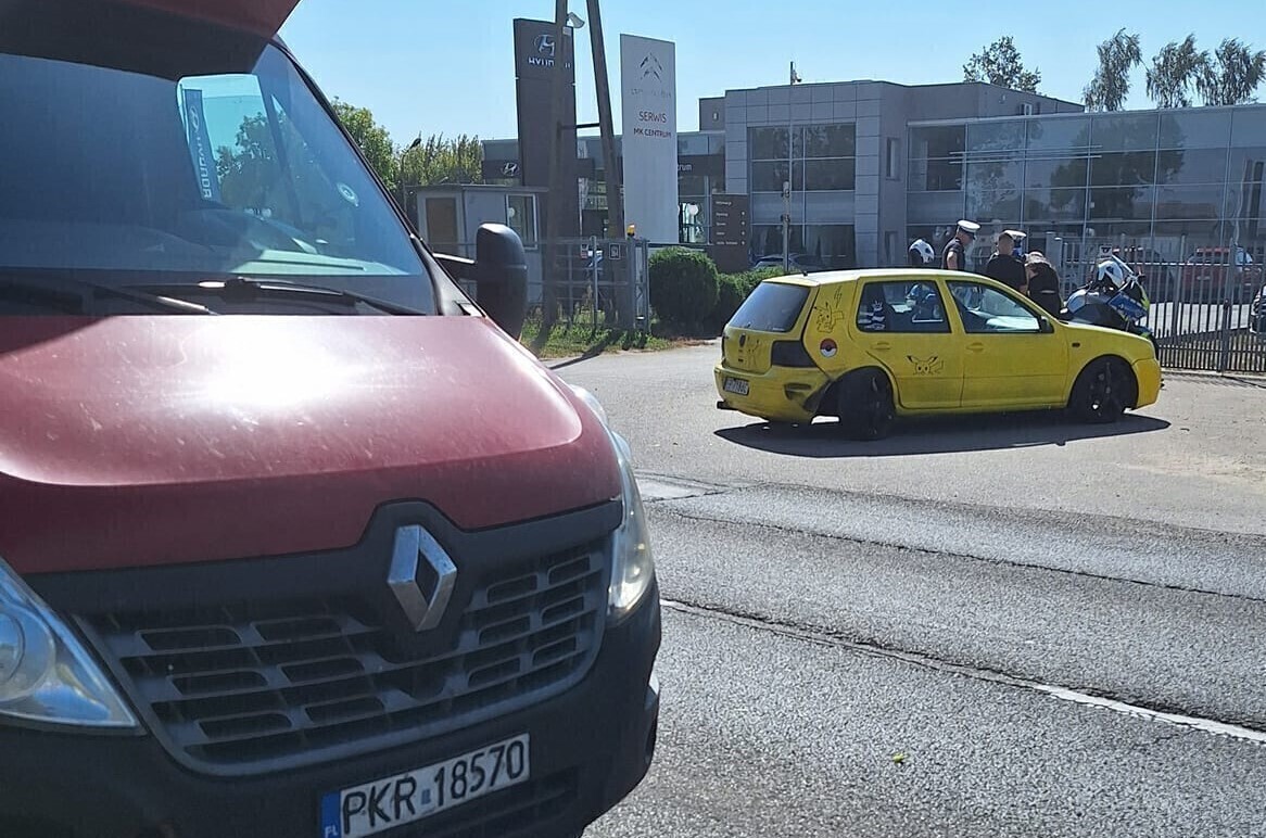 Zderzenie dwóch samochodów na Wojska Polskiego