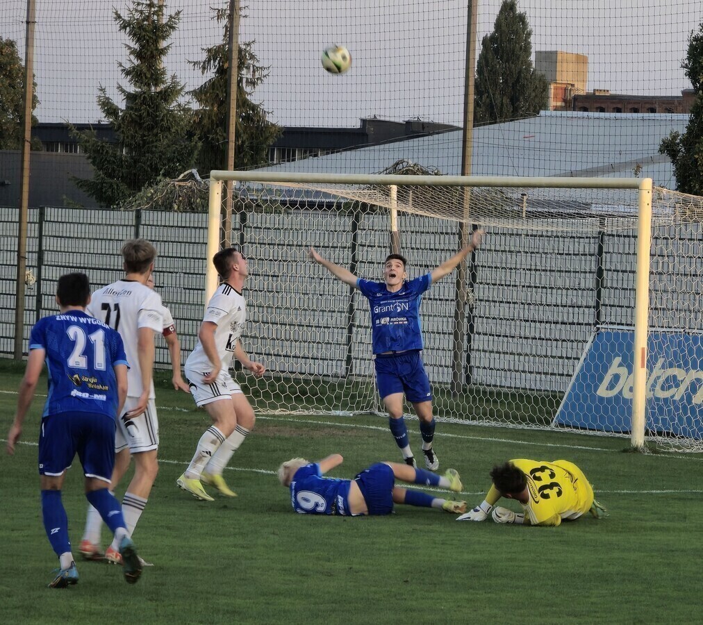 Polonia wreszcie wygrała na swoim boisku