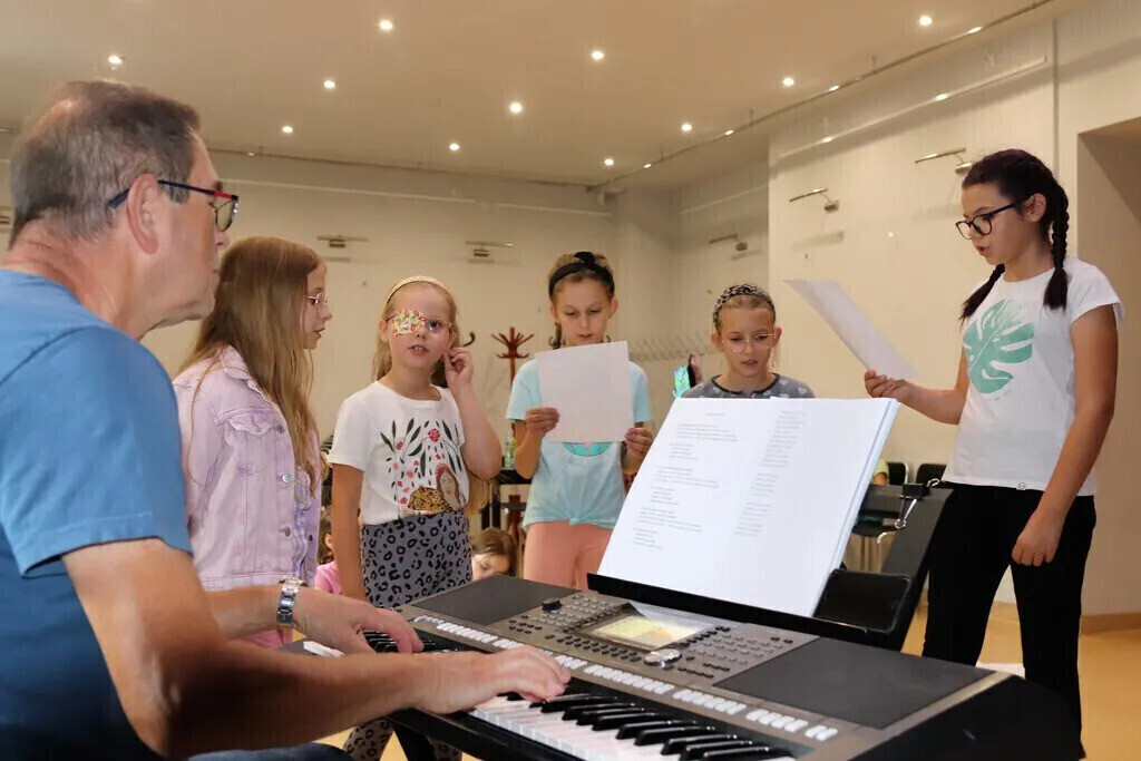 Warsztaty artystyczne dla dzieci i seniorów w Ośrodku Edukacji Artystycznej