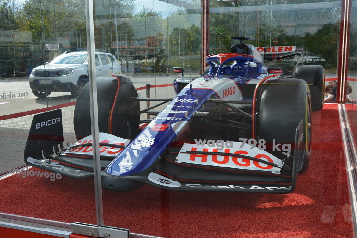 Do czwartku można oglądać bolid F1 w Piotrkowie