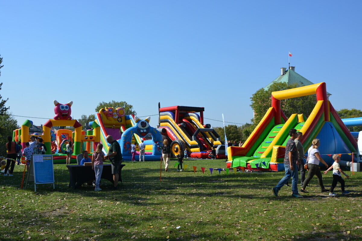 Na placu Pofranciszkańskim trwa Zlot Dmuchańców