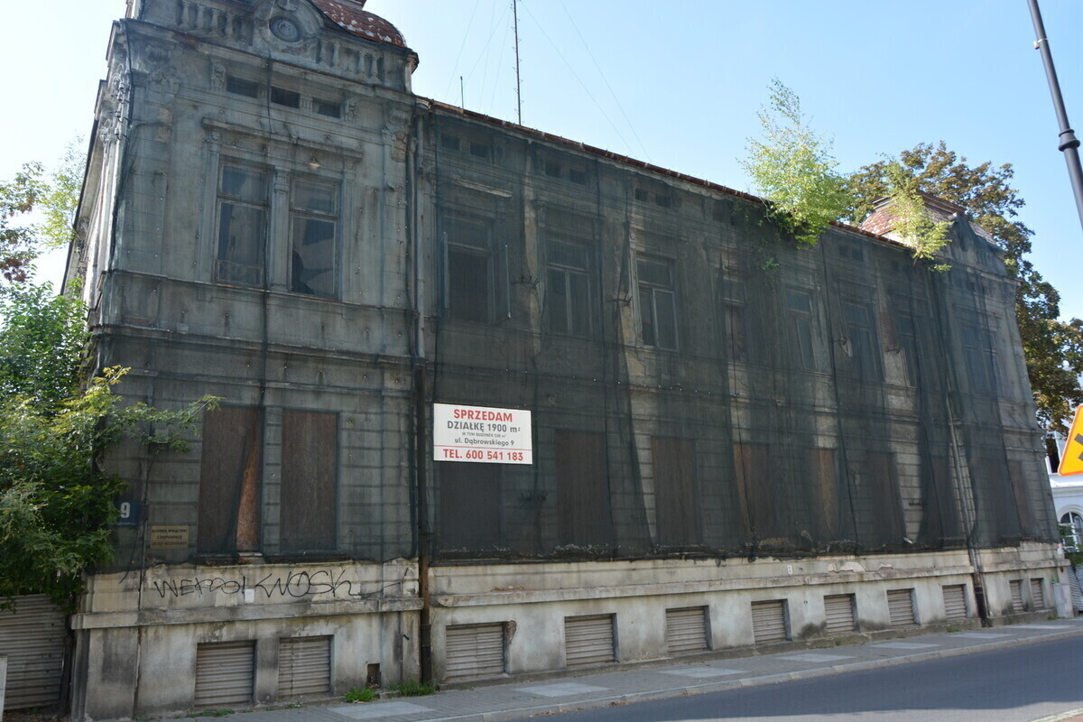 Zrujnowany Comfort wystawiony na sprzedaż