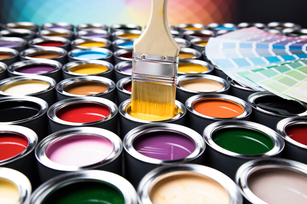 Jak wybrać i gdzie kupić odpowiednią farbę do wnętrz