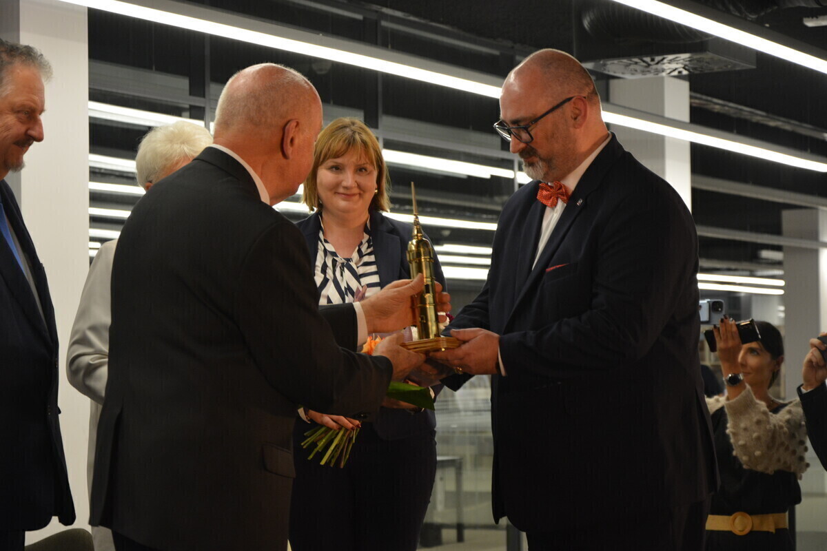 Tomasz Matuszak uhonorowany Złotą Wieżą Trybunalską prestiżowe wyróżnienie dla Dyrektora Archiwum Państwowego w Piotrkowie Trybunalskim