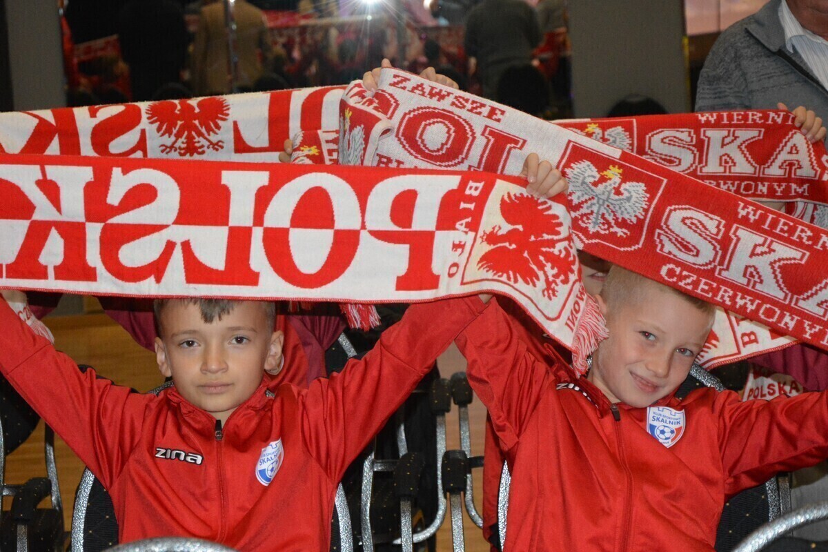 Młodzi piłkarze z sulejowskiego Skalnika zobaczą mecz Polska-Portugalia