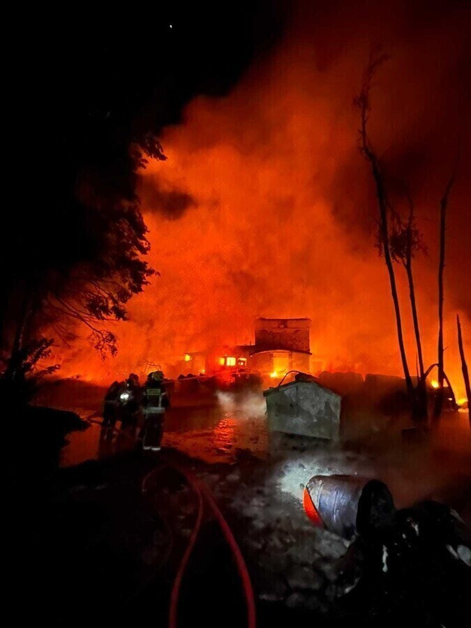 Pożar zakładu olejów i smarów w Tomaszowie
