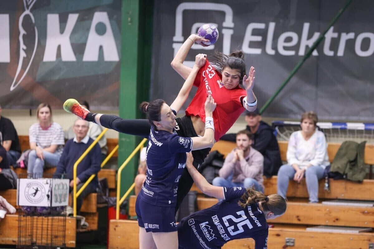 Pierwsza wygrana piłkarek ręcznych Piotrcovii