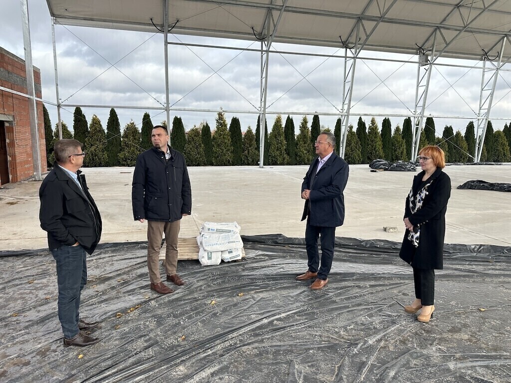 Trwa budowa dwóch hal sportowych w gminie Wolbórz