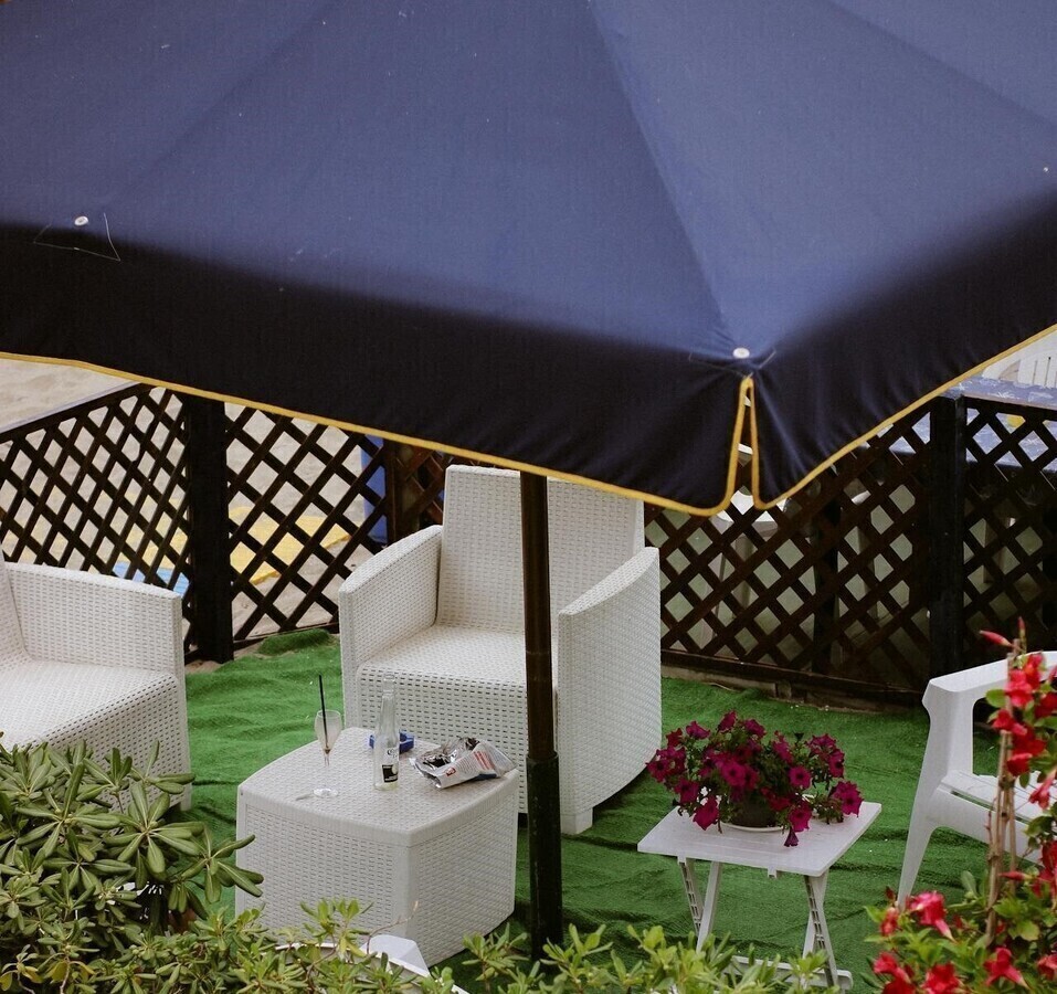 Parasol ogrodowy z logo jak wyróżnić swoją markę