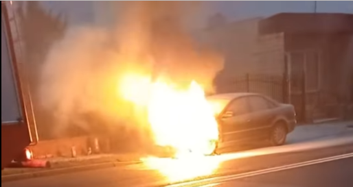 Pożar samochodu w Sulejowie. Są utrudnienia