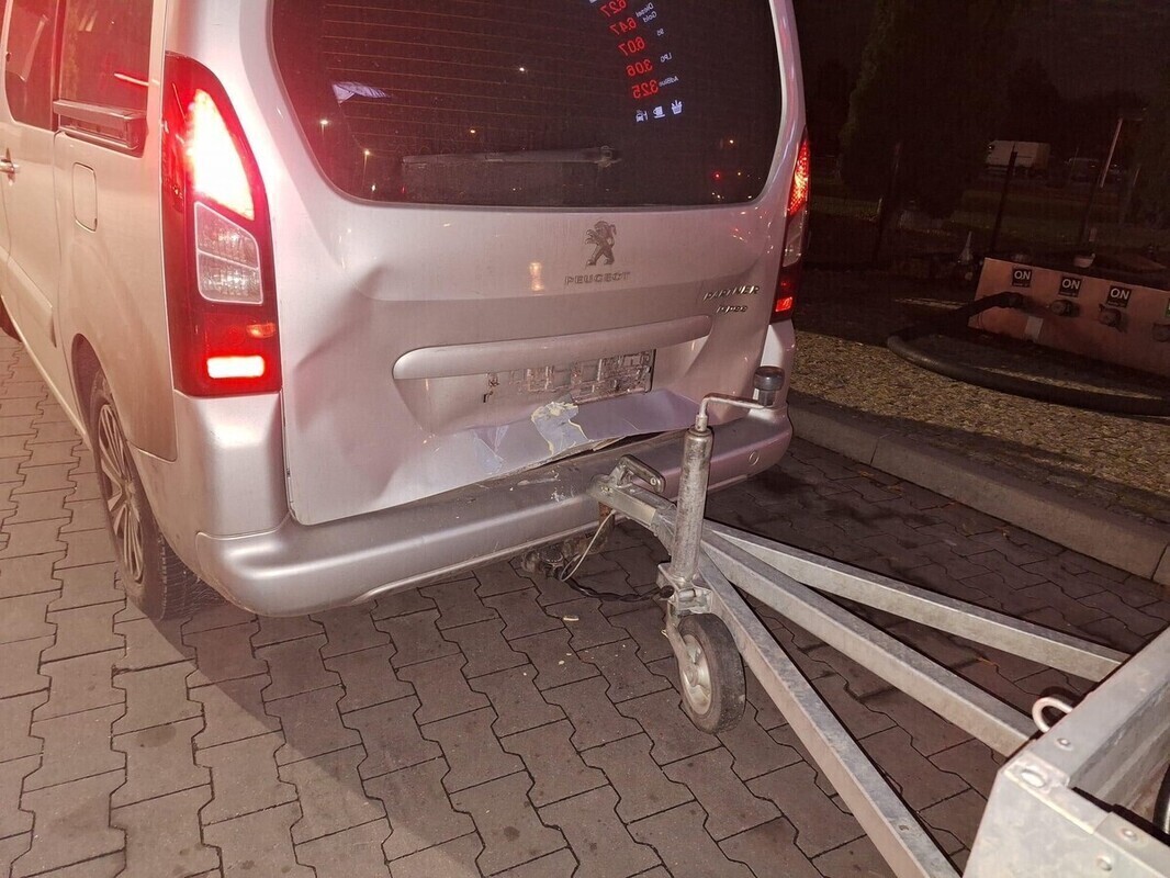 Zderzenie dwóch samochodów w Al. Sikorskiego