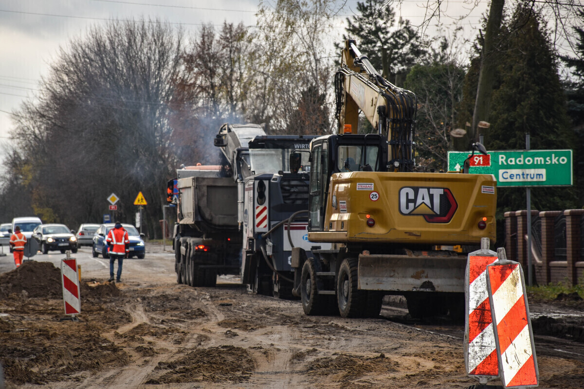 Trwają prace przy przebudowie ulic Wolborskiej i Rakowskiej
