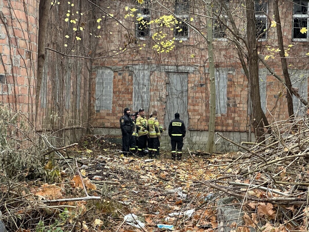 Szukali ciała w dawnym szpitalu