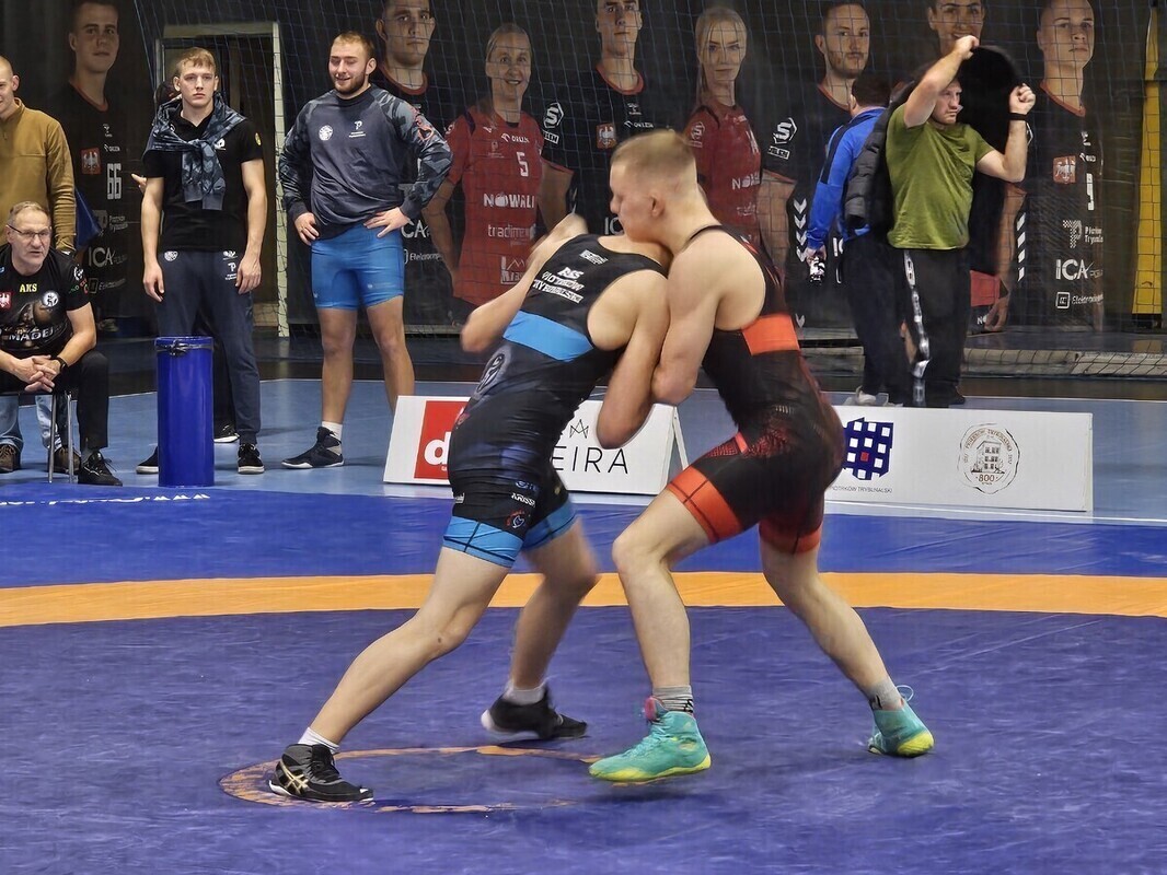 Zapaśnicy rywalizowali w hali Relax
