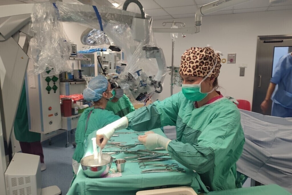 Lekarze z Bełchatowa usunęli guza mózgu z mikroskopem i GPS