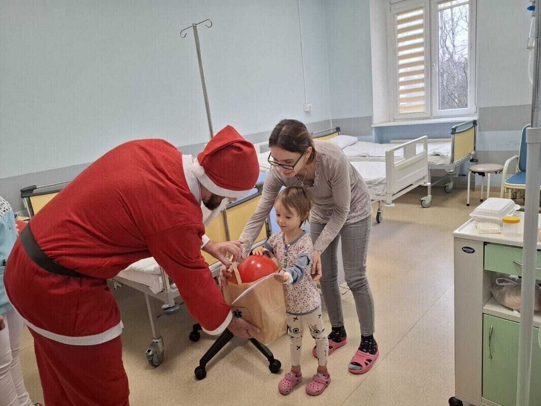 Święty Mikołaj także w Szpitalu Wojewódzkim w Piotrkowie