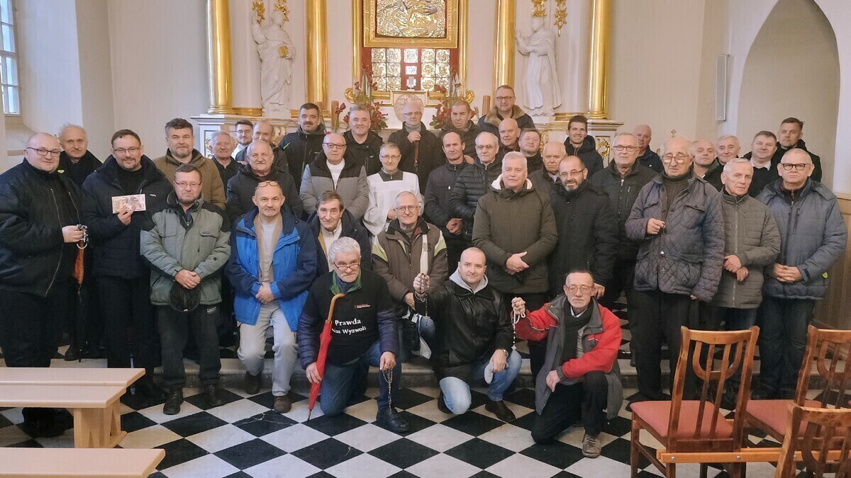 Męski Różaniec przeszedł ulicami Piotrkowa w pierwszą sobotę Adwentu