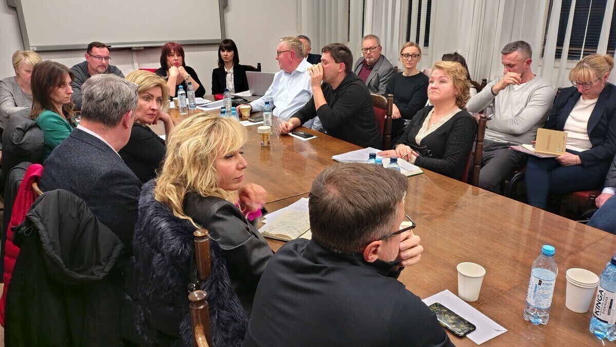 O budżecie finansach dla rad osiedli sesji nadzwyczajnej. Obrady Komisji Budżetu i Finansów RM w Piotrkowie