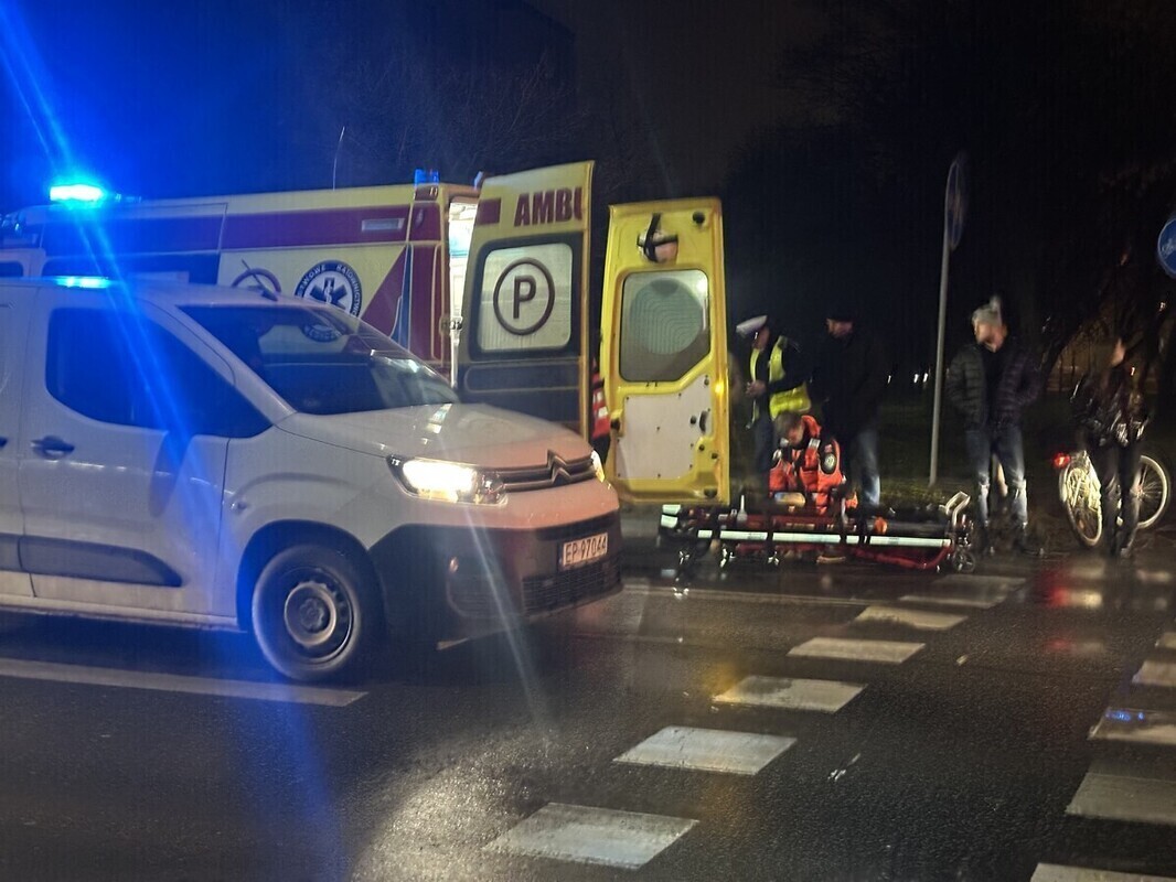 Potrącenie na pasach przy Lidlu. Zablokowana Kostromska w kierunku centrum