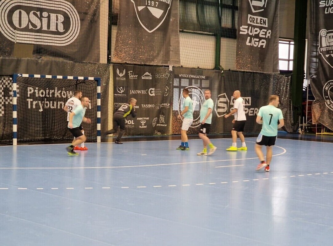 Pierwsza kolejka Amatorskiej Halowej Ligi Piłki Nożnej już za nami