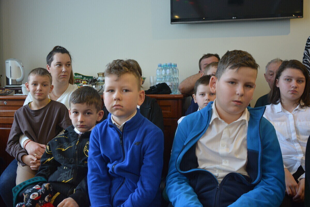 Rodzice protestowali przeciwko zamknięciu szkoły w Bogdanowie