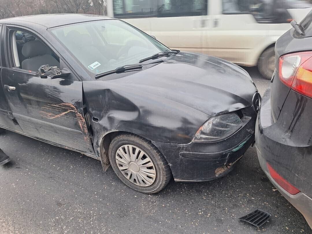 Zderzenie pojazdów na Sikorskiego. Sprawca oddalił się miejsca zdarzenia