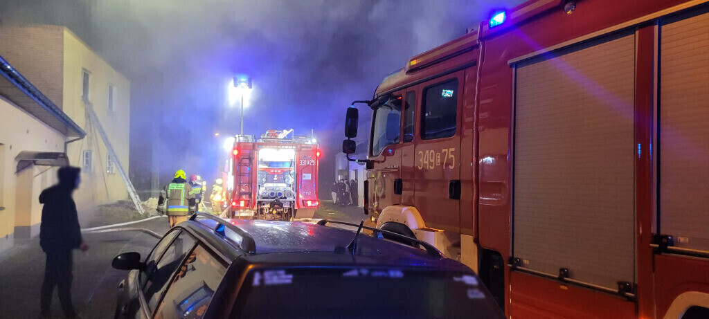 Palił się pustostan. Interweniowały cztery zastępy straży pożarnej