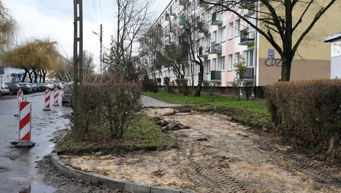 Na Belzackiej remontują chodnik