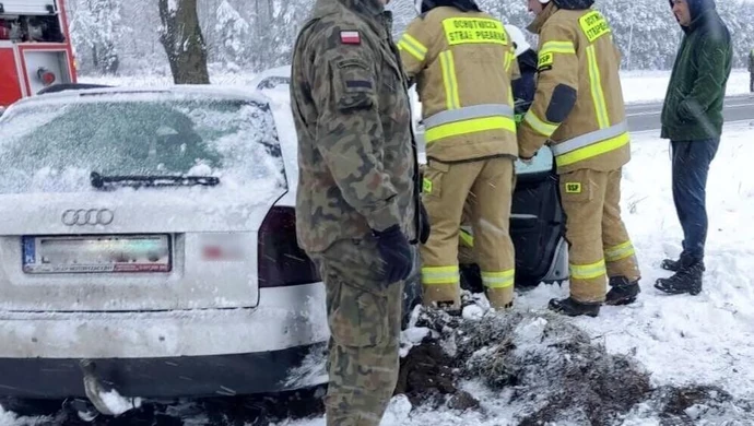Terytorialsi pomogli poszkodowanym w wypadku