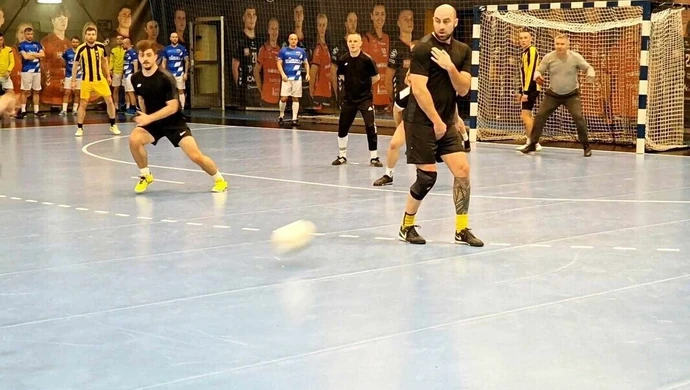 Met - Stal atakuje podium