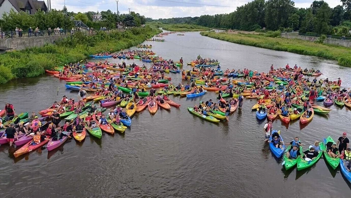Pobili kajakowy rekord Polski. Blisko 350 kajaków i ponad 700 uczestników. To jedyna taka parada w kraju
