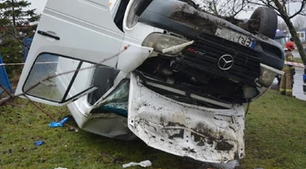 Dachowanie na Żelaznej. Kierowca był kompletnie pijany