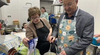 Burmistrz wyrabiał pączki z KGW