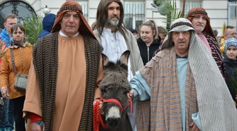 Inscenizacja wjazdu Chrystusa do Jerozolimy. Niedziela Palmowa w Piotrkowie