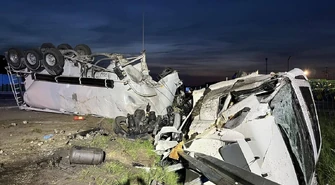 Wypadek ciężarówki na S8 koło Wolbórza: cysterna dachowała blokując drogę do Warszawy przez kilka godzin