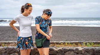 Zostań ikoną mody biegowej dzięki modnym koszulkom i spódniczkom