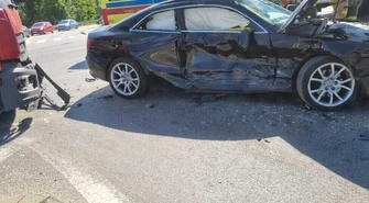 Zderzenie trzech samochodów w Przygłowie. Wypadek z udziałem dwóch samochodów osobowych i lawety. DK12 była zablokowana