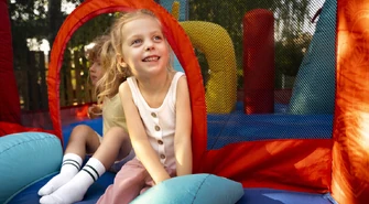 Kino, dmuchańce i tatuaże. Rodzice, rezerwujcie czas dla swoich dzieci!