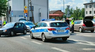 Policyjny pościg za kradzionym autem. Padły strzały. Jedna osoba jest ranna