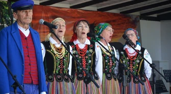 „Folklor znajdzie cię wszędzie”. Rodzinny piknik w Mzurkach