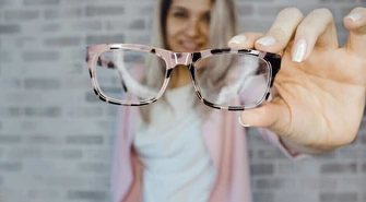 Praktyczne wskazówki, jak dbać o okulary Blue Block.